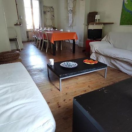 Grande Maison Ancienne Simple Et Spacieuse. Виши Экстерьер фото