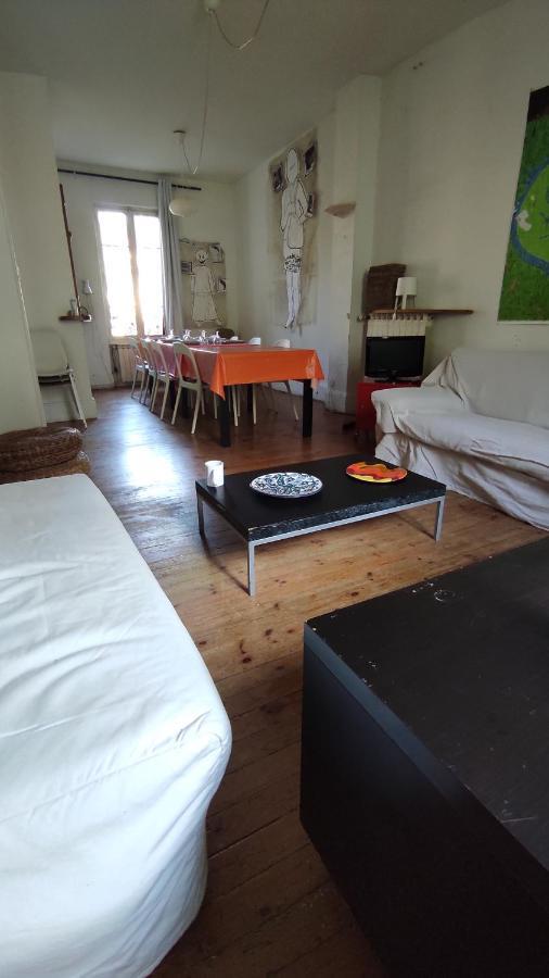 Grande Maison Ancienne Simple Et Spacieuse. Виши Экстерьер фото