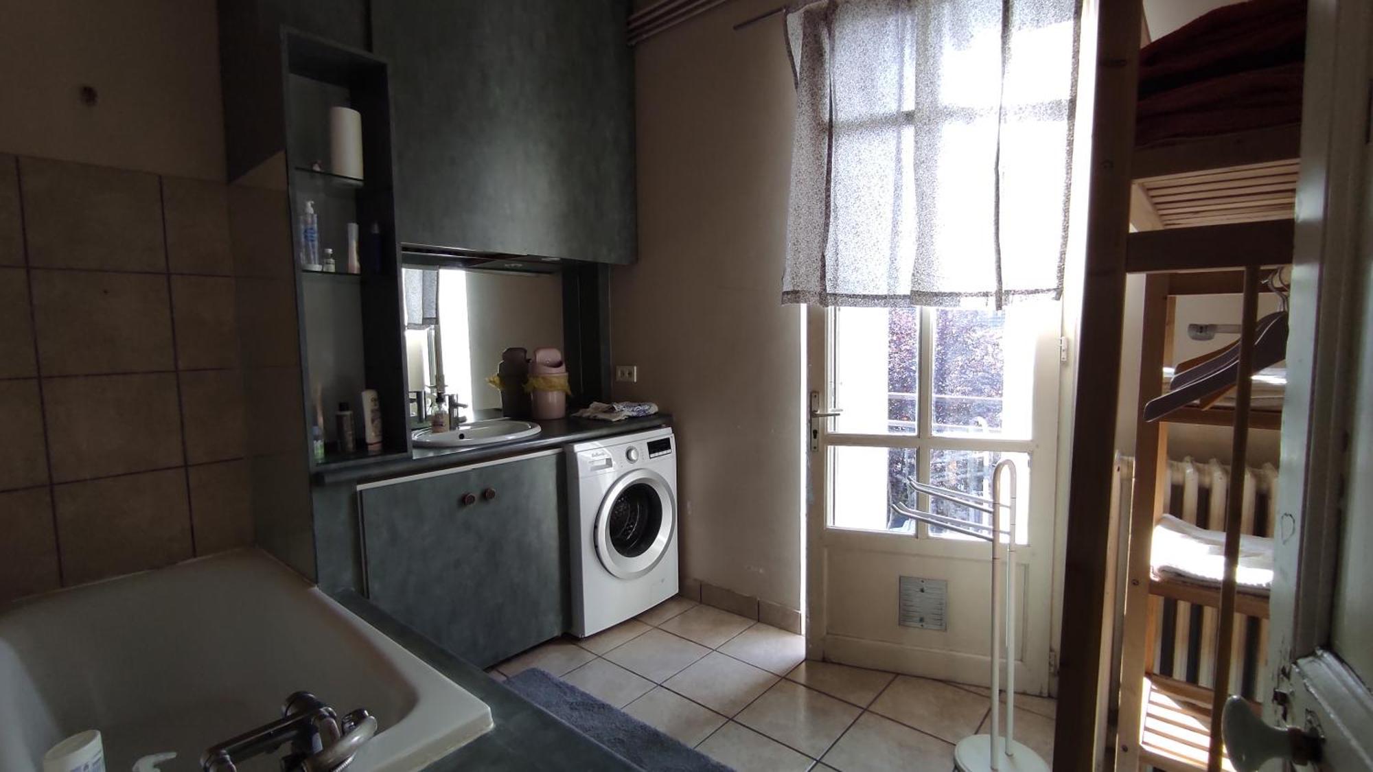 Grande Maison Ancienne Simple Et Spacieuse. Виши Экстерьер фото