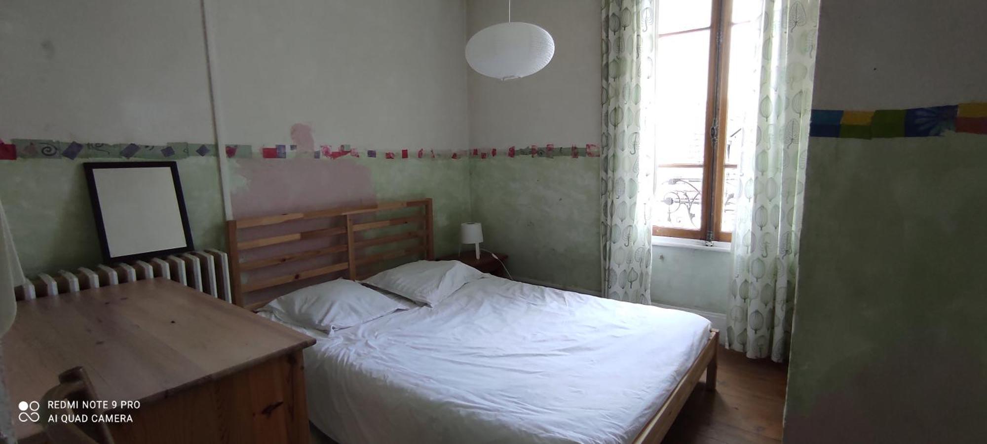 Grande Maison Ancienne Simple Et Spacieuse. Виши Экстерьер фото